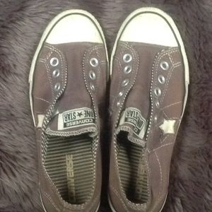 Laceless Gray Converse shoes